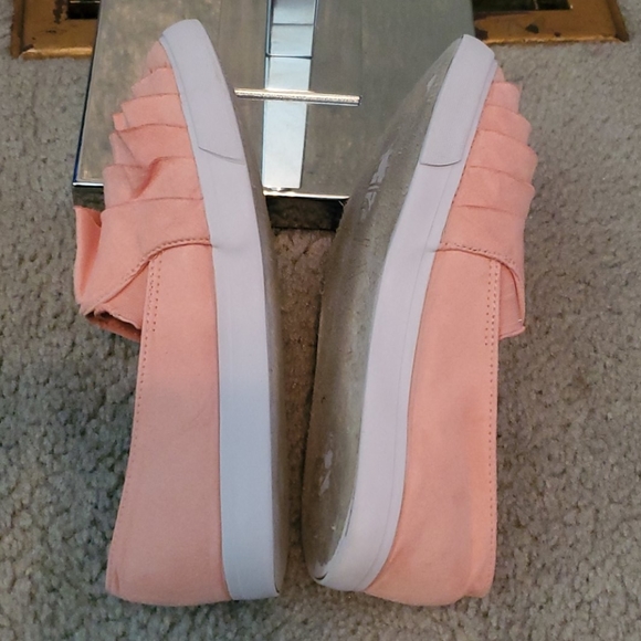 🥿Girls size 5 shoes🥿 - Picture 3 of 5